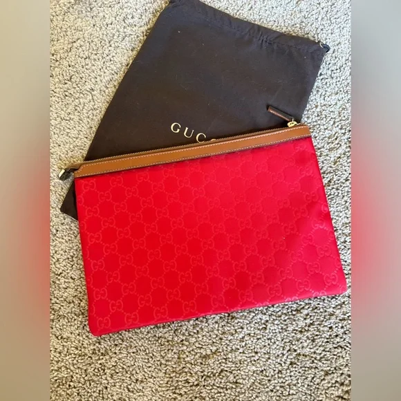 NEW Gucci Red Zip Clutch/Cosmetic Bag Nylon Portfolio - Picture 2 of 6